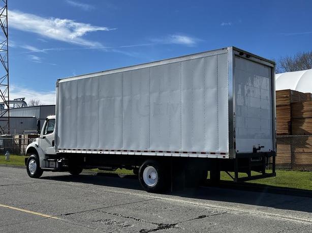 2016 Freightliner M2 106 26 Foot Cube Van Cummins Diesel Air Brakes with Loading image 7
