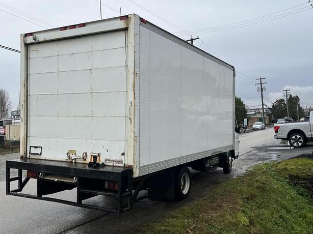 2012 Mitsubishi Fuso FE 18 Foot Cube Van Diesel image 6