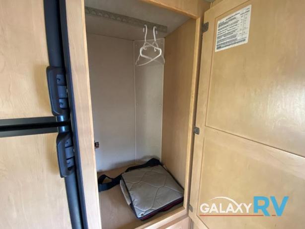 Used 2011 Adventurer 19RD image 6