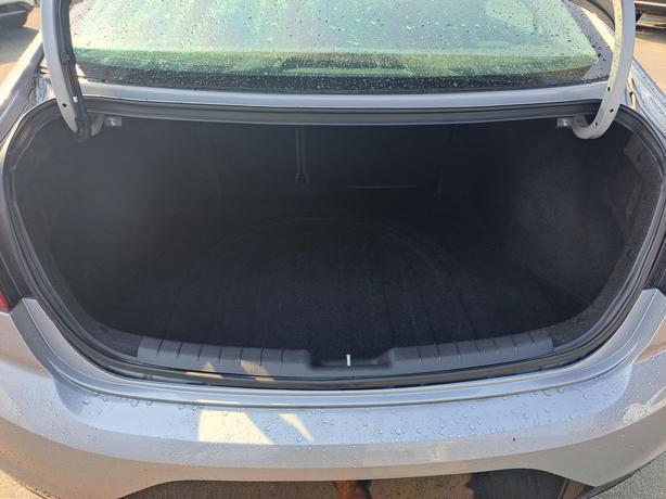 2020 Hyundai Elantra - Heated Seats, Heated Steering Wheel, Moonroof image 8