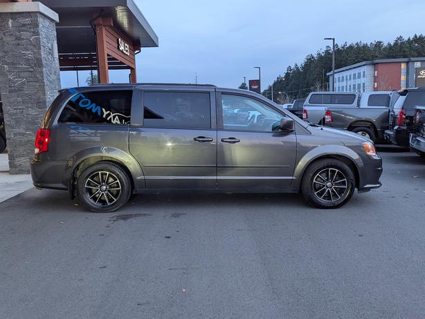2017 Dodge Grand Caravan SXT - 7 Passenger, SXM Satellite Radio image 5