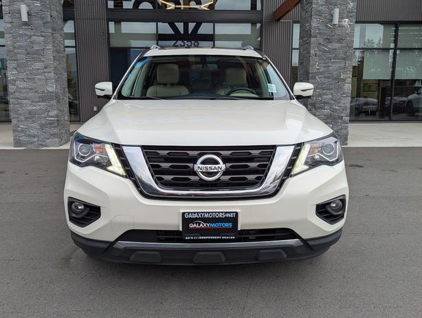 2018 Nissan Pathfinder Platinum - Heated/Vented Seats, Leather, Sunroof image 3