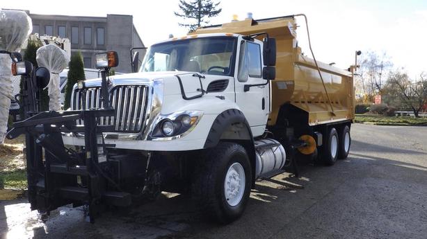 2015 International WorkStar 7600 Dump Truck With Plow/Spreader Air Brakes Diesel image 4