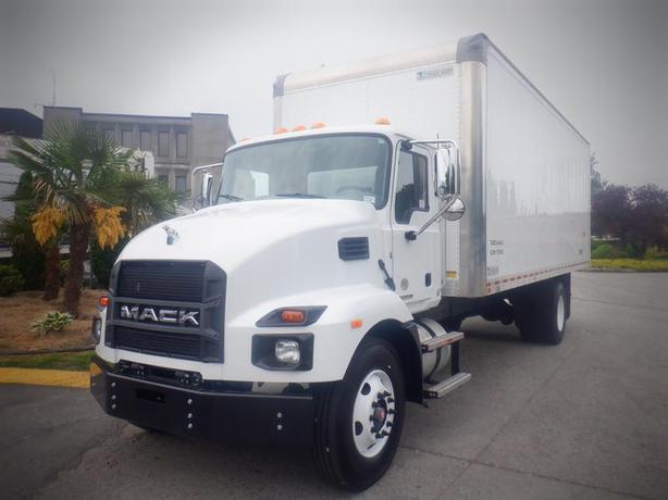2021 Mack MD 24 Foot Cube Van with Air Brakes Dually Diesel image 4