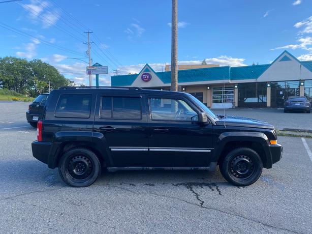 2008 Jeep  Patriot Sport 4cyl manual 4x4 image 3