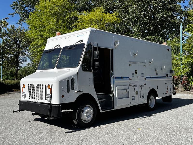 2009 Morgan Olson Workhorse 16-Foot Mobile Service Workshop Step Van display photo