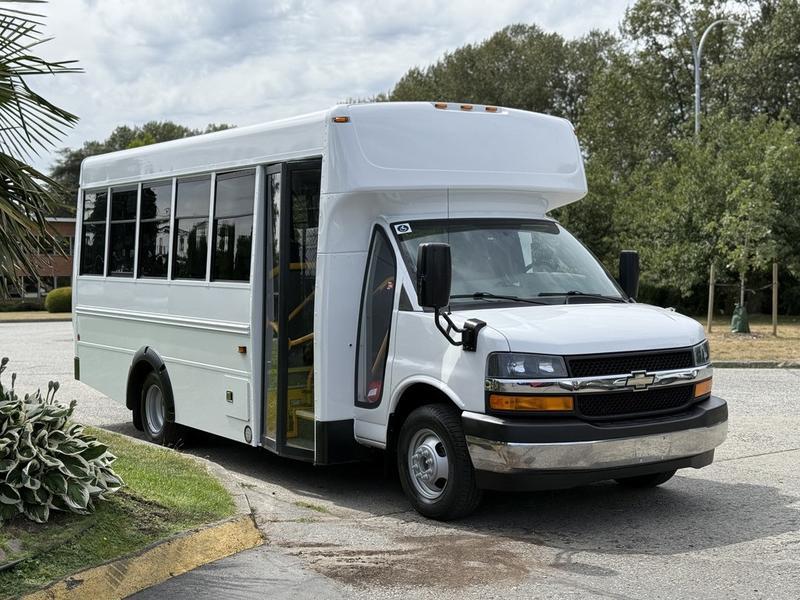 2017 Chevrolet Express 4500 13-Passenger Bus with Wheelchair Lift display photo