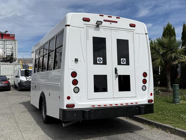 2017 Chevrolet Express 4500 13-Passenger Bus with Wheelchair Lift image 8