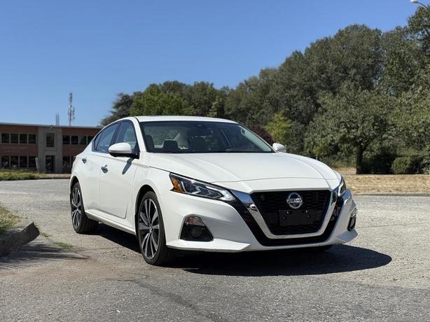 2021 Nissan Altima Platinum AWD with Heated Seats and Leather Interior image 2
