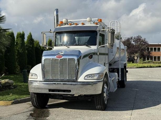 2015 Peterbilt 337 11,620 Litre Fuel Truck Diesel with Air Brakes image 4