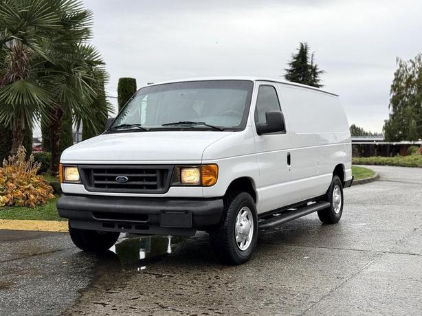 2006 Ford Econoline E-250 Cargo Van with 4.6L V8 image 4