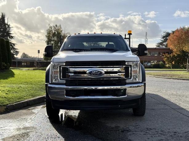 2019 Ford F-550 XLT 4X4 12-Foot Flat Deck Truck image 3