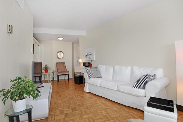 1 Bedroom Suite In The Fabulous View of Granville Island! image 5