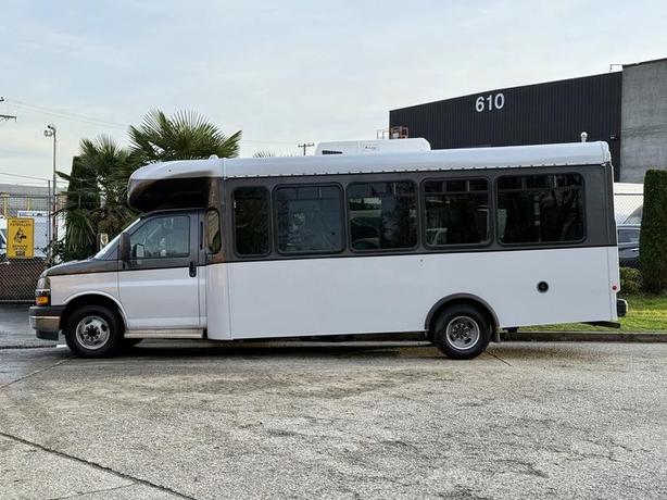 2019 Chevrolet Express 4500 22-Passenger Bus with Wheelchair Ramp image 6