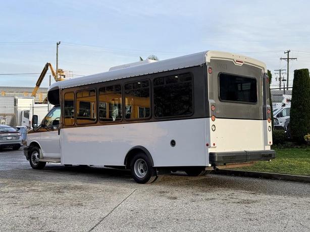 2019 Chevrolet Express 4500 22-Passenger Bus with Wheelchair Ramp image 7
