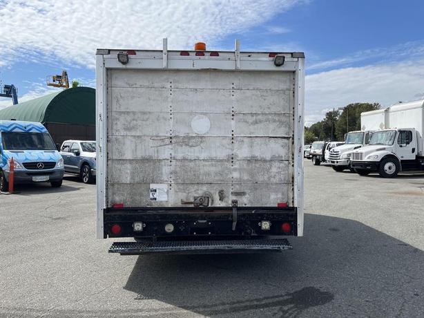 2004 Ford Econoline E-350 Super Duty 12 Foot Cube Van Mobile Office image 4