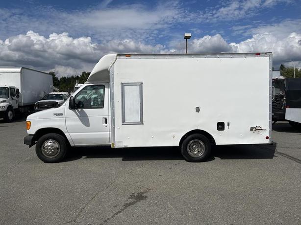2004 Ford Econoline E-350 Super Duty 12 Foot Cube Van Mobile Office image 2