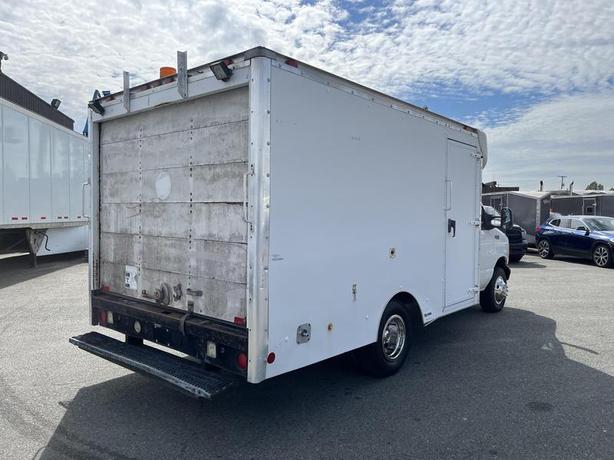2004 Ford Econoline E-350 Super Duty 12 Foot Cube Van Mobile Office image 5