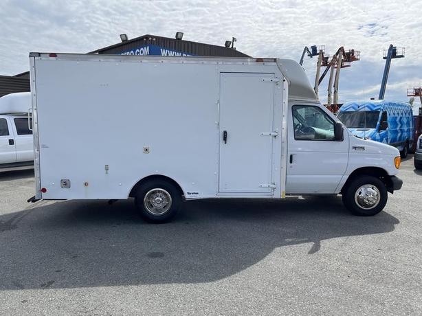 2004 Ford Econoline E-350 Super Duty 12 Foot Cube Van Mobile Office image 6