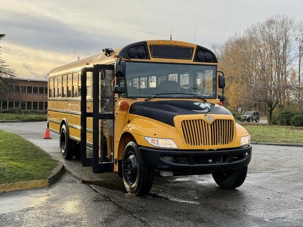 2013 International 4300 35-Passenger School Bus Diesel image 2