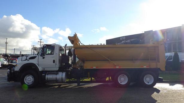 2015 International WorkStar 7600 Dump Truck With Plow/Spreader Air Brakes Diesel image 6