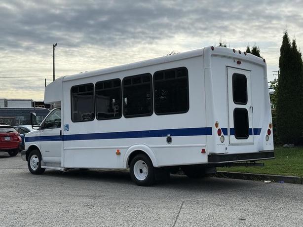 2015 Chevrolet Express G4500 11 Passenger Wheelchair Accessible Shuttle Bus image 7