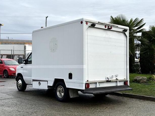 2007 Ford E-350 Super Duty Diesel 10-Foot Cube Van with Rear Work Shelves image 7