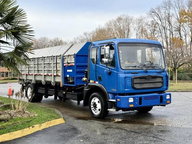 2017 Autocar Xpert Cummins Recycling Dump Truck image 1