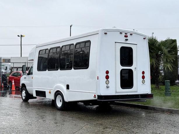 2015 Ford Econoline E450 Super Duty 21 Passenger Bus image 7