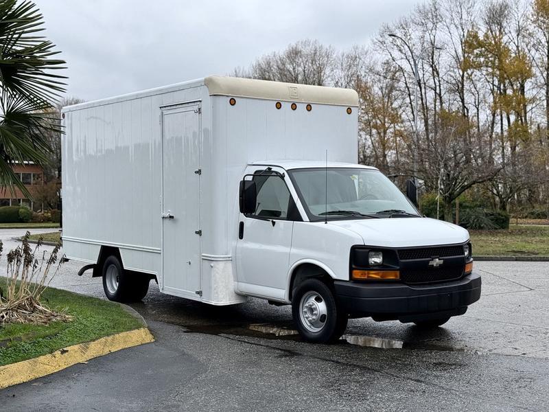 2008 Chevrolet Express 3500 16-Foot Cube Van with Power Tommy Lift Gate display photo