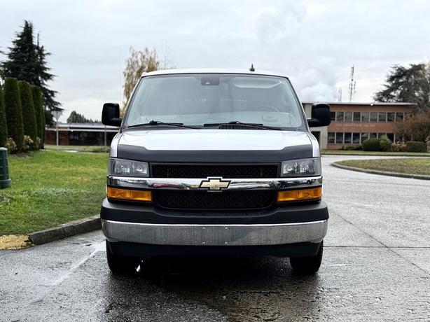 2021 Chevrolet Express 3500 LT Duramax Diesel 12-Passenger Van image 3