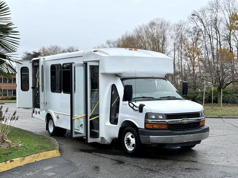 2015 Chevrolet Express 4500 11-Passenger Bus with Wheelchair Lift display photo