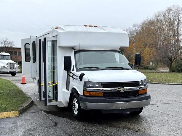 2015 Chevrolet Express 4500 11-Passenger Bus with Wheelchair Lift image 2