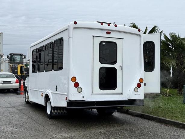 2015 Chevrolet Express 4500 11-Passenger Bus with Wheelchair Lift image 8
