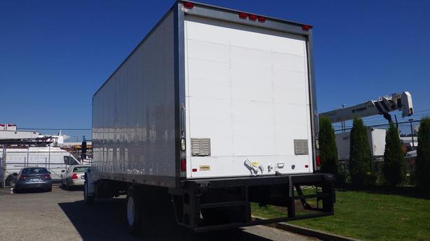 2015 Freightliner M2 106 28 Foot Cube Van Diesel with Air Brakes image 8