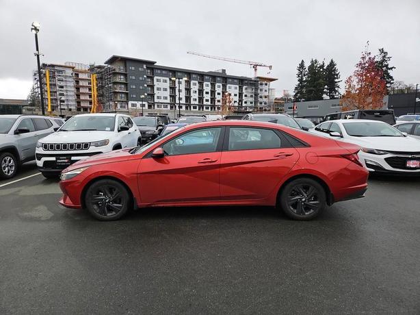 2021 Hyundai Elantra Preferred | No Reported Accidents! image 3