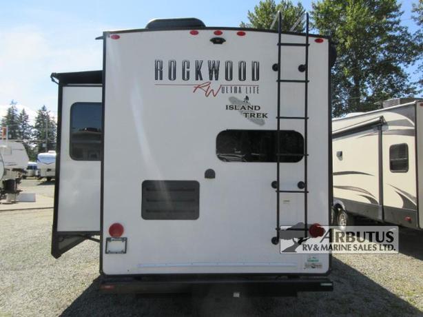 Used 2022 Forest River RV Rockwood Ultra Lite 2442BS image 6