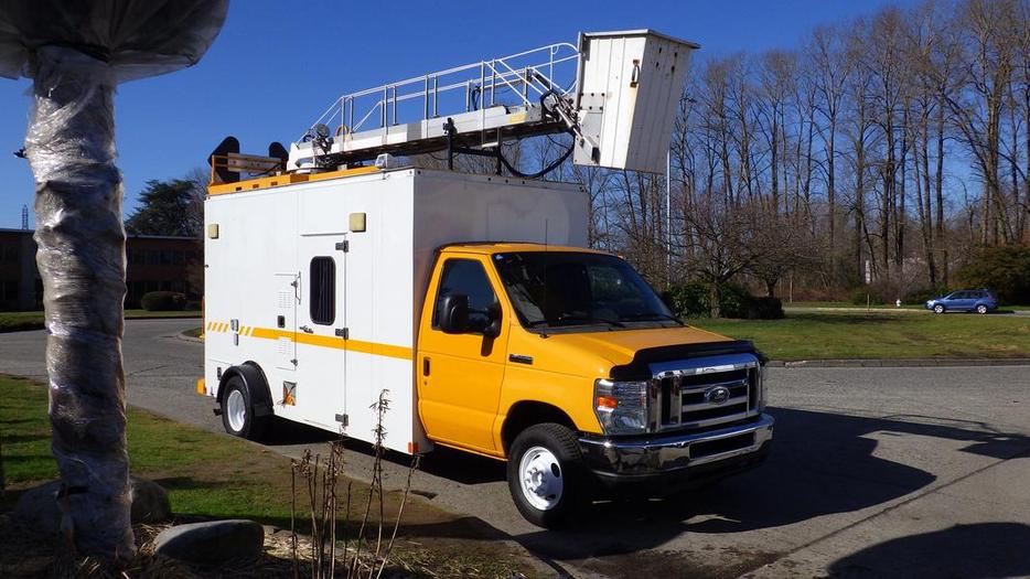 2015 Ford Econoline E-450 Cube Van With Bucket display photo