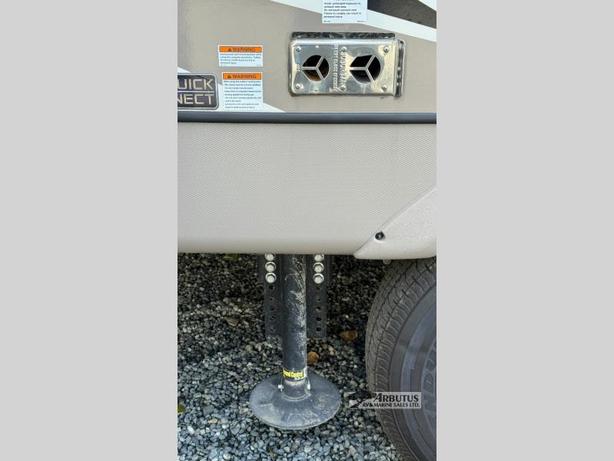 Used 2023 Forest River RV Wildwood Heritage Glen 356QB image 7