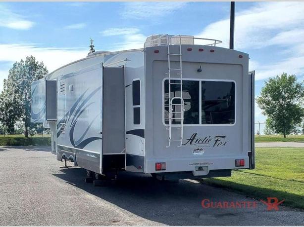 Used 2017 Northwood Arctic Fox 35-5Z image 4