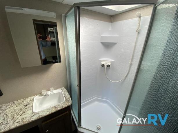 Used 2019 Keystone RV Hideout 21FQWE image 8