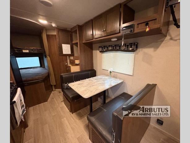 Used 2018 Dutchmen RV Coleman Lantern Series 215BHWE image 5