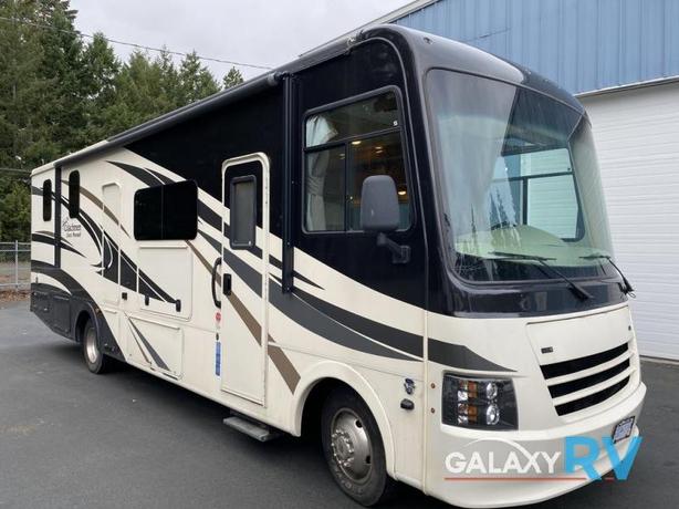Used 2019 Coachmen RV Pursuit 32WC image 1