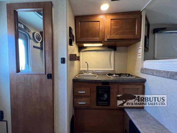 Used 2017 Lance 650 image 6