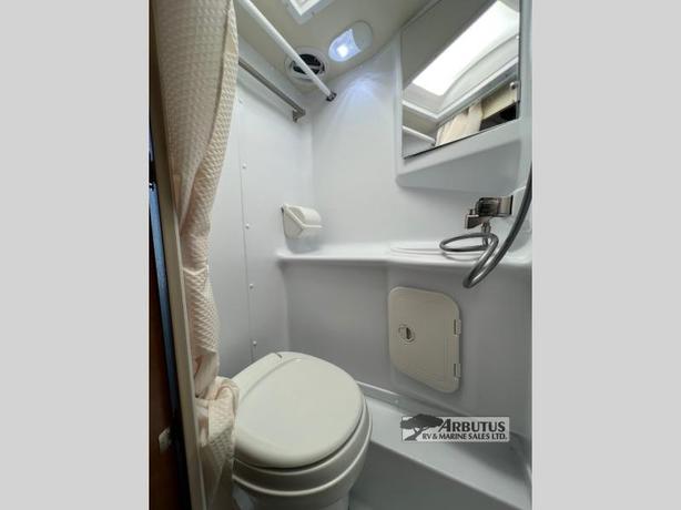 Used 2017 Lance 650 image 8