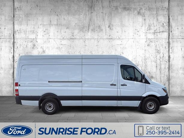2016 Mercedes-Benz Sprinter EXT - SMOOTH 5-SPEED AUTOMATIC TRANSMISSION - BUILT  image 4