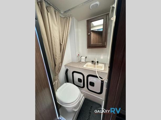 Used 2016 Palomino Real-Lite HS-1806 image 8