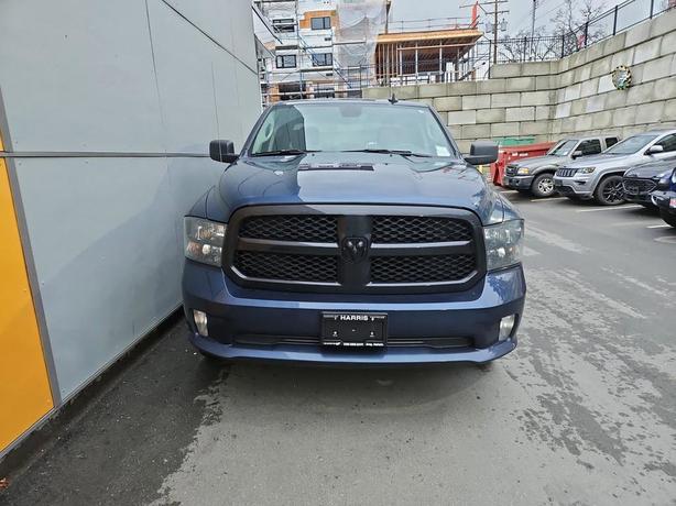 2021 RAM 1500 Classic Express 4x4 Crew Cab 5'7 Box | Low KM's image 2