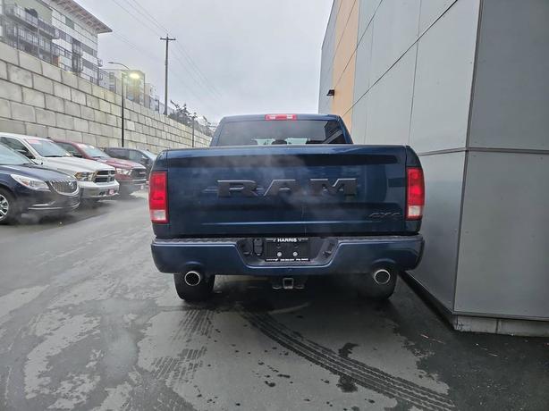 2021 RAM 1500 Classic Express 4x4 Crew Cab 5'7 Box | Low KM's image 5