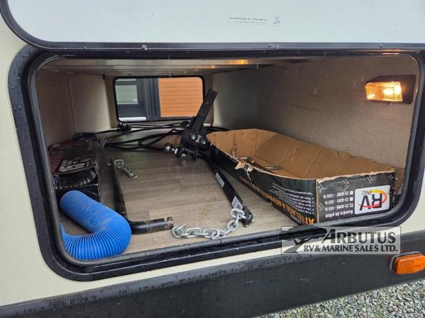 Used 2016 Dutchmen RV Kodiak Express 223RBSL image 7